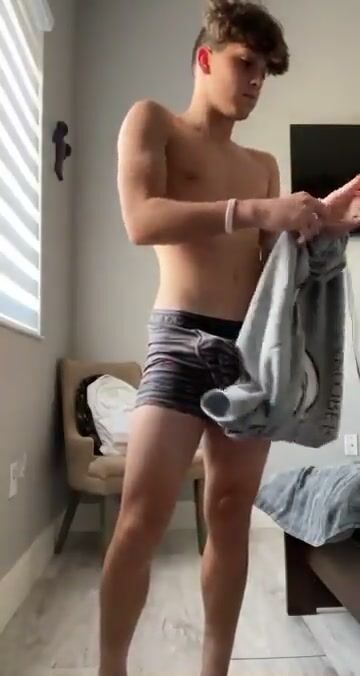 Braeden strip boys bed jacking in room porn action