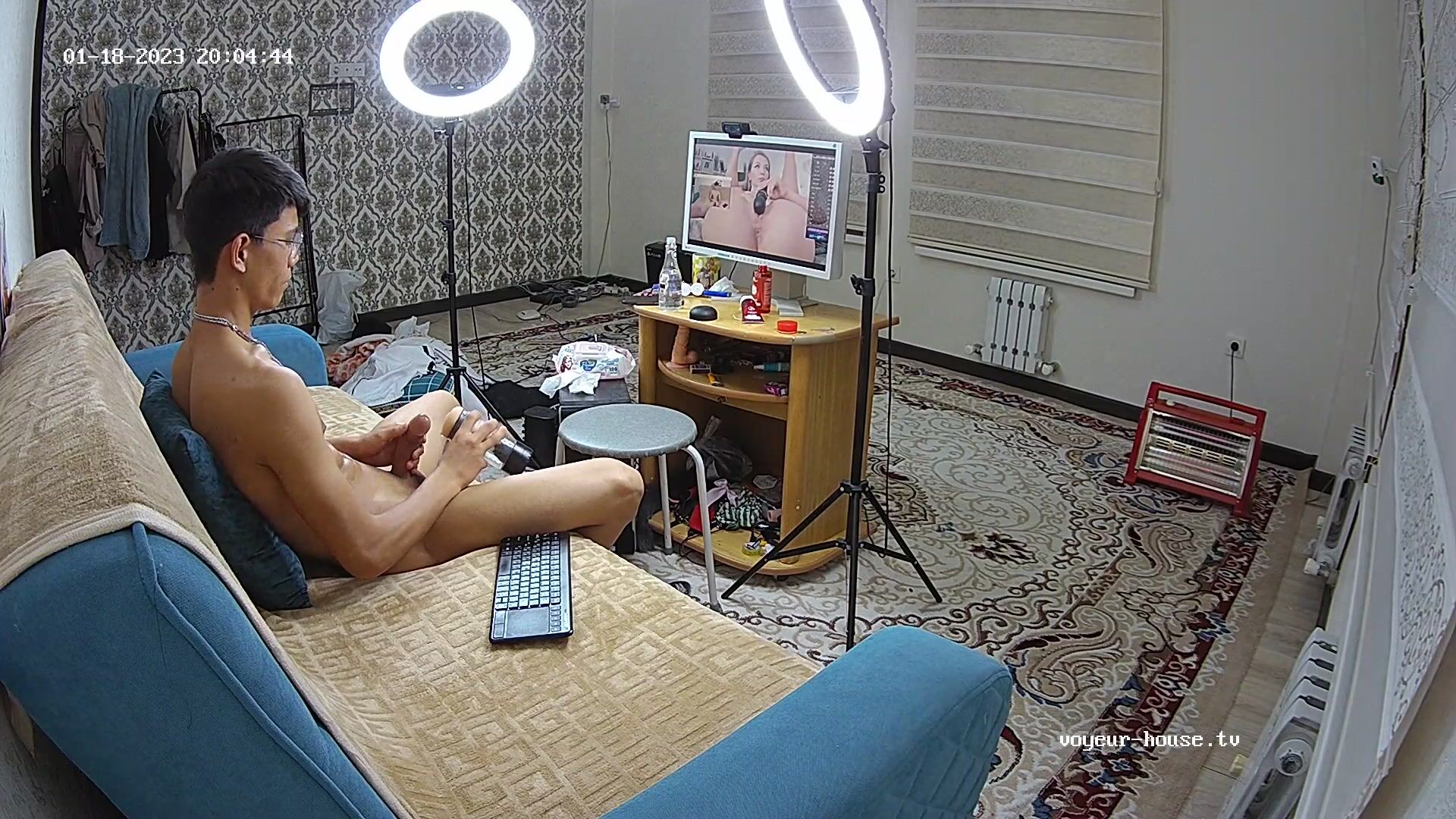كاميرا التجسس تلتقط قضيب كبير جميل