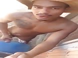 Masturbando su gran polla en webcam
