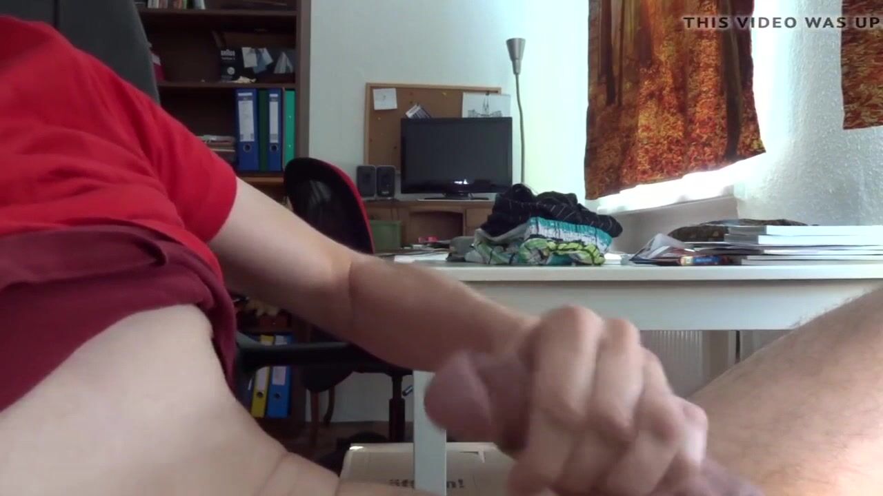 Big dick college twink cums a lot