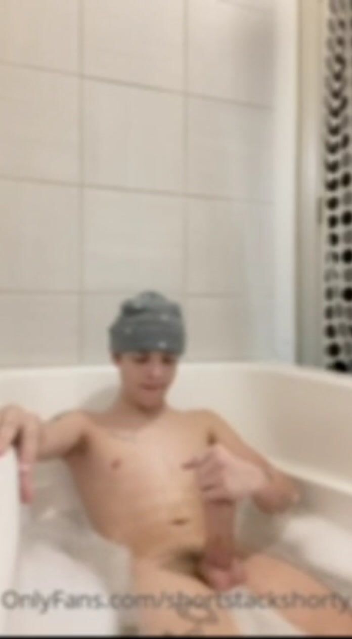 Big dick shorty jerking off in bathtub