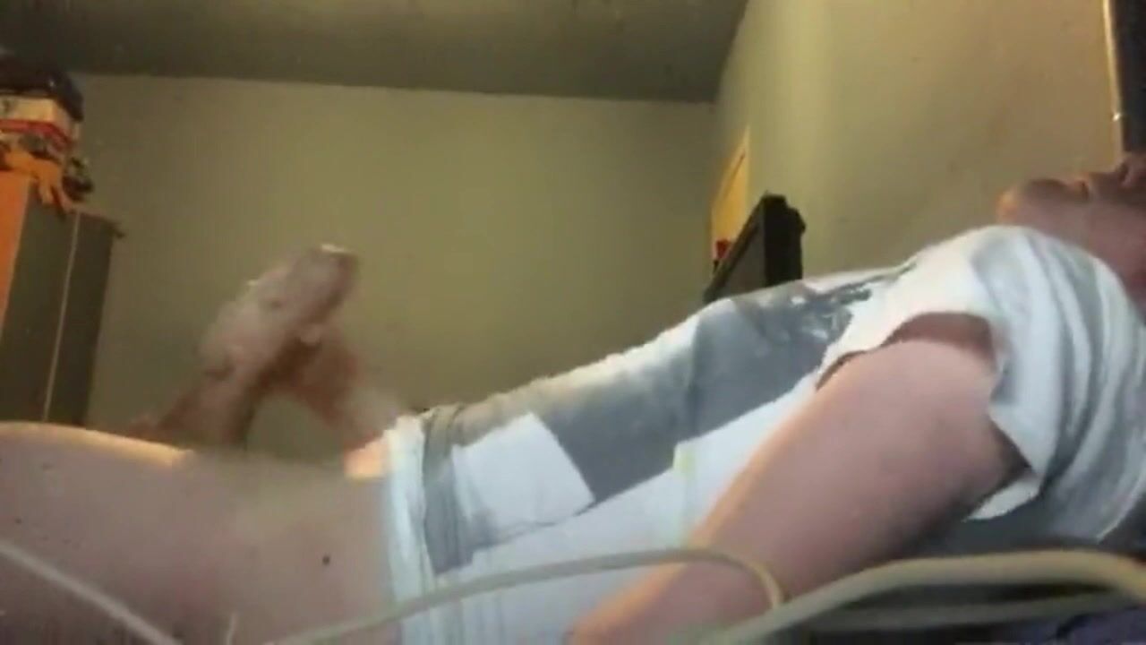 Big dick teen wanks on cam