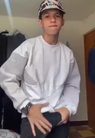 Twink com pau grande em compilação quente