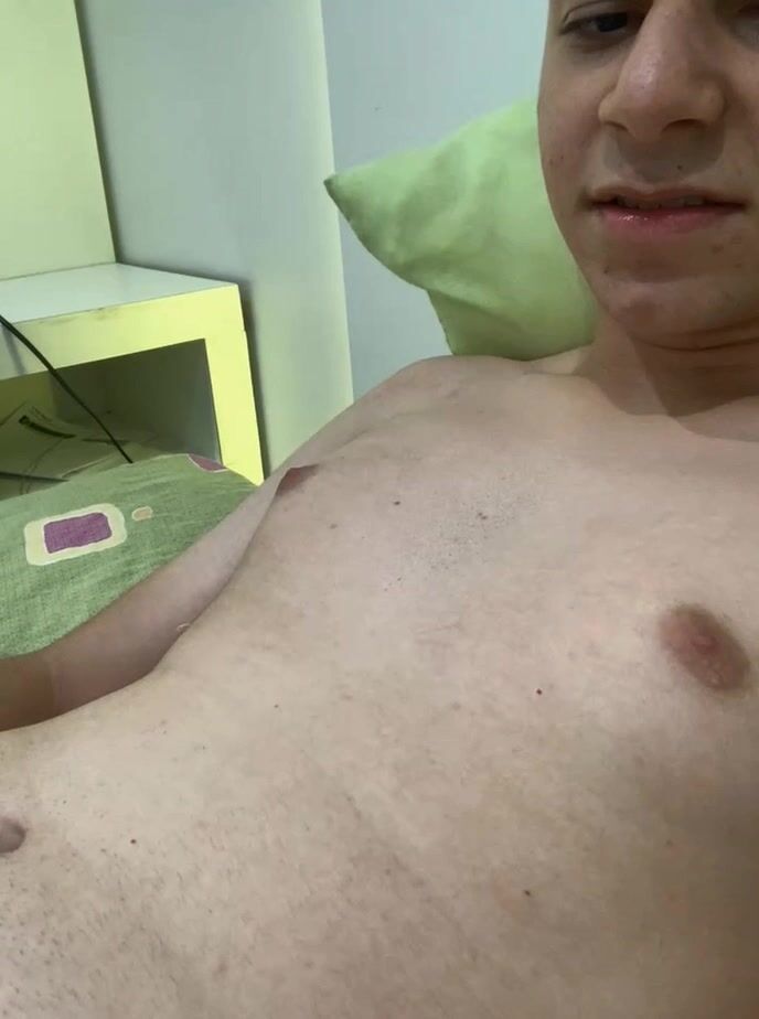 オンラインであなたのために射精するラテン系少年