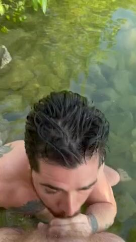 Río con mamada