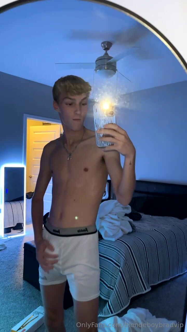 Brad’s big cock pounds twink