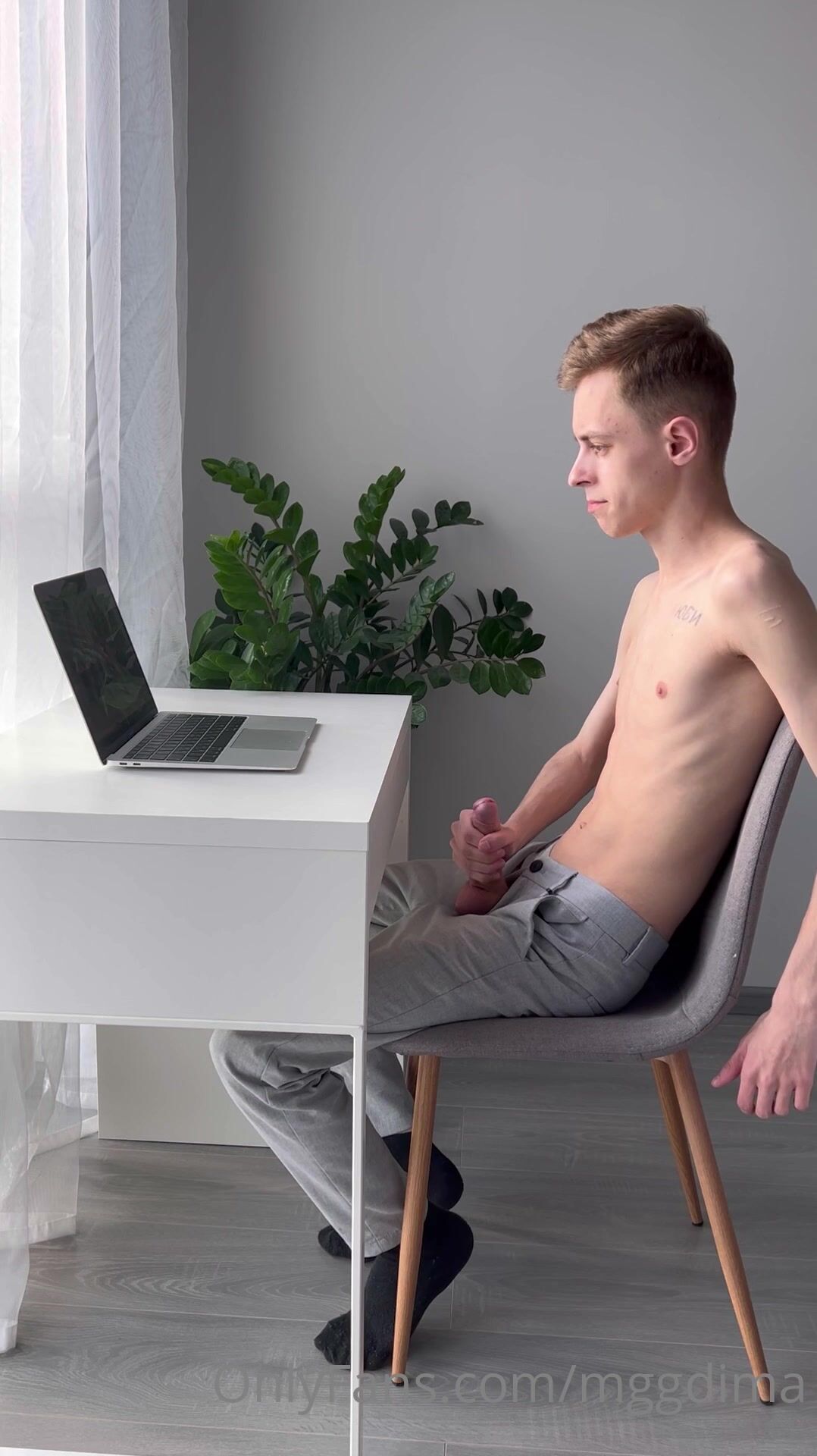 Dima distracted twink cum