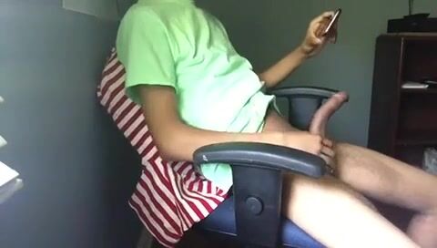 Ado black se branle la grosse bite