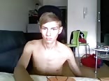 блондин-подросток сильно кончает