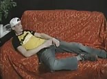 Garoto loiro se masturba e goza forte