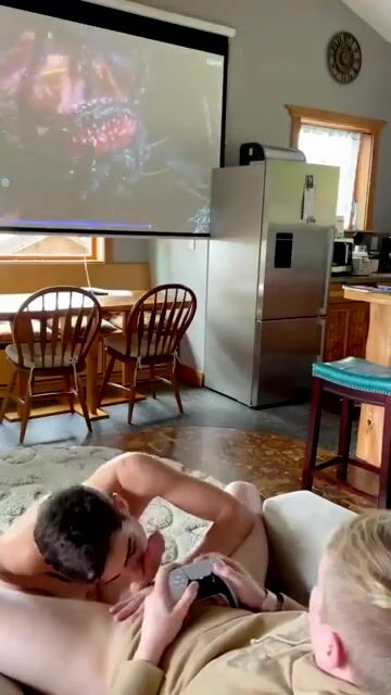 Blond gaymer gets hot bj
