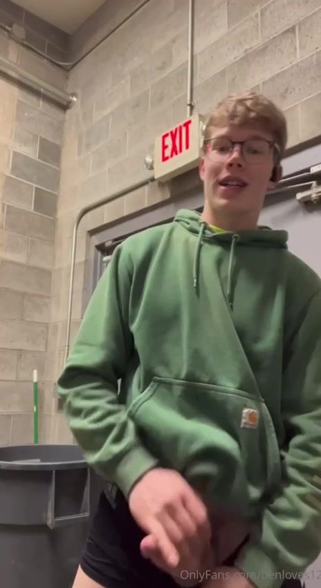Blond nerd twink cum solo cam boys porn