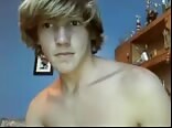 Ado blond branle des mecs