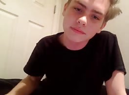 Garoto loiro sexy é tão fofinho
