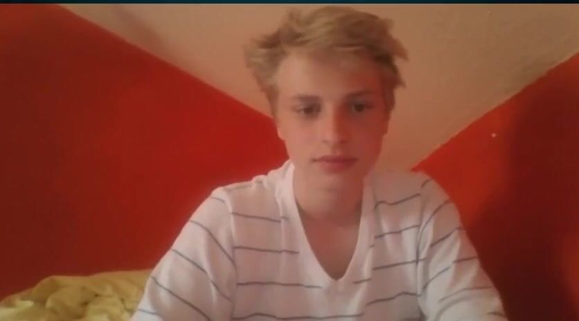 Sexy blonde german cums hard in cute bedroom