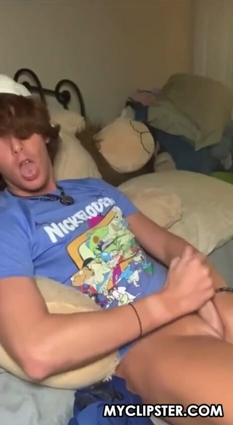 Blondie has his sexy moment