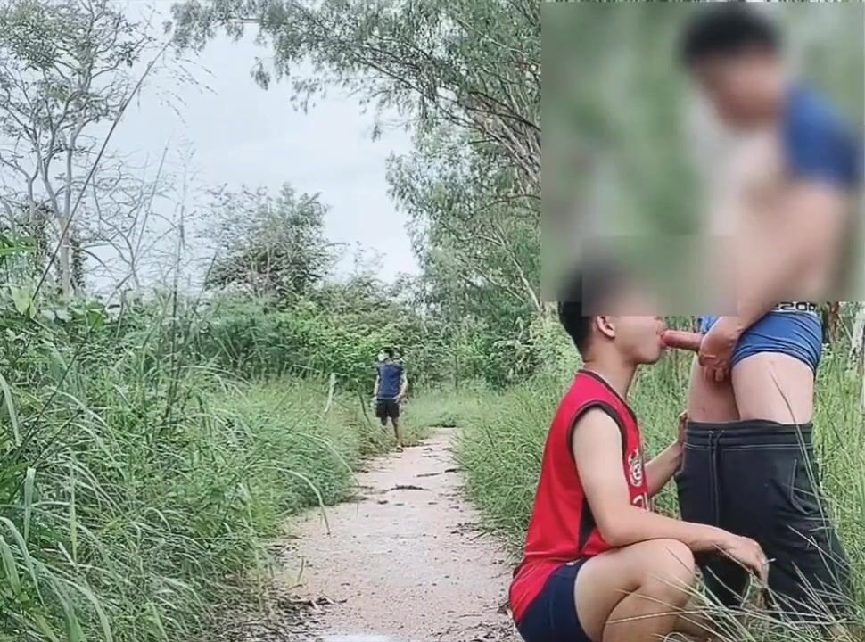 クルージングエリアの少年たち、フェラチオポルノ