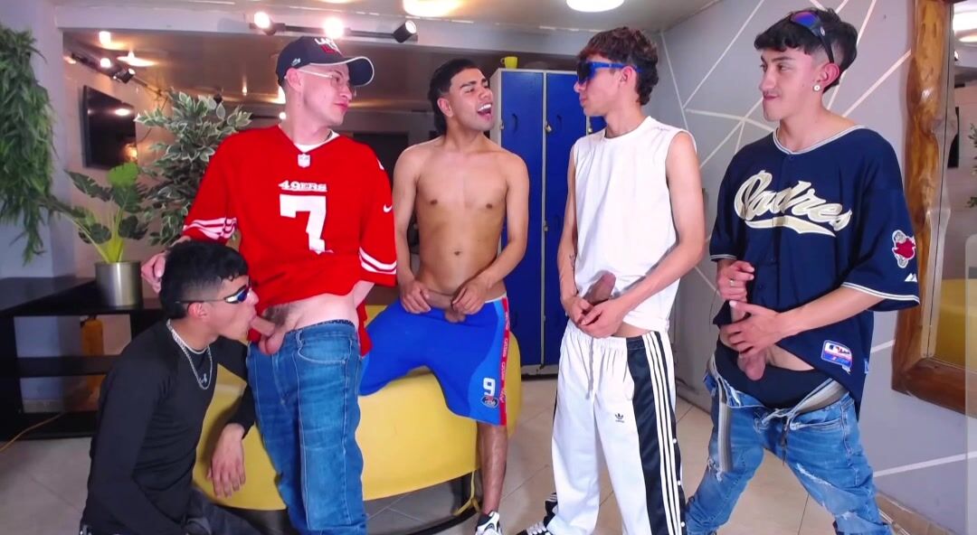 Adolescente serve a papai musculoso, sexo sem camisinha em cadeia, ...
