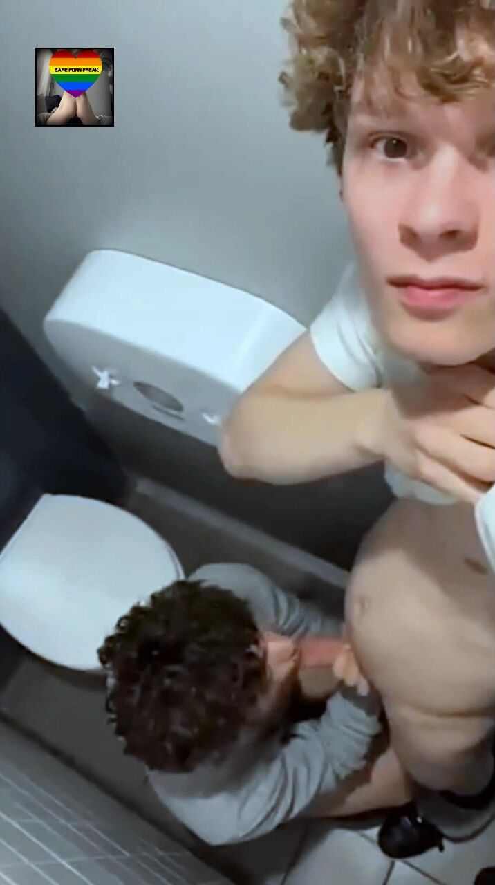 Blowjob @ the toilets of9231