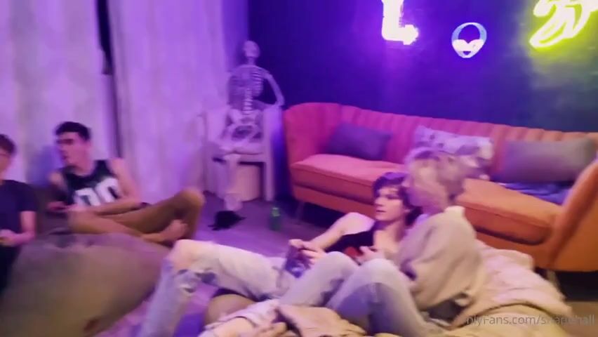 Harley and jacob pounded by delicious twink top
