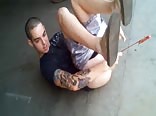Cohete casero disparado del culo
