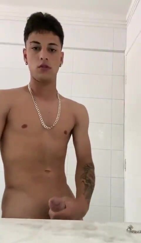 Boy bate in mirror