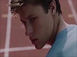 Musikalische enthüllung von troye sivan über boy erased
