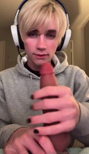 Teen-gamer spielt mit toy und filmt sich bareback
