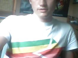 Chico masturbándose gay