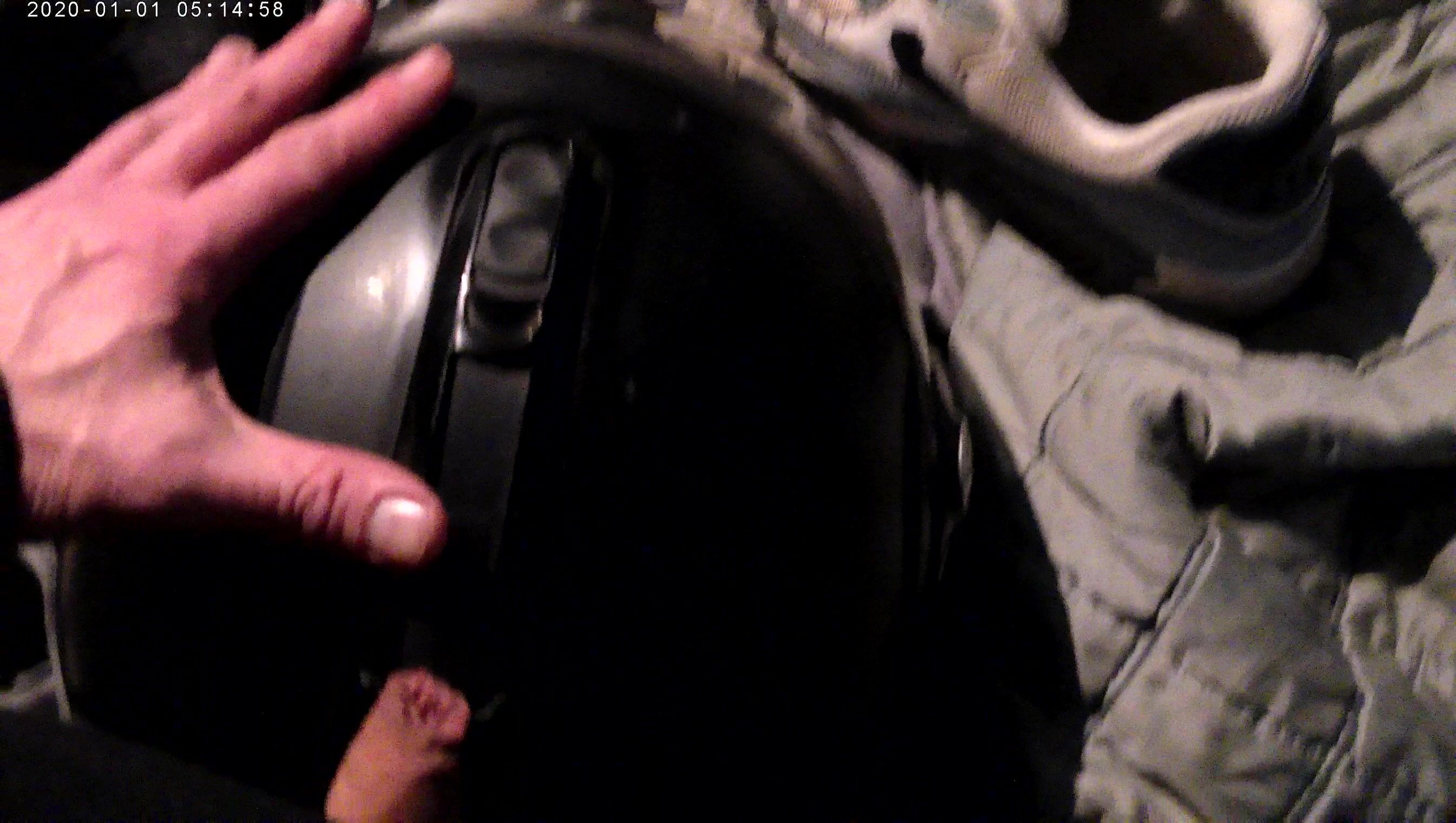 Casque de vélo baisé par un ado