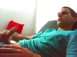Ado solo se branle la bite bien dure 22