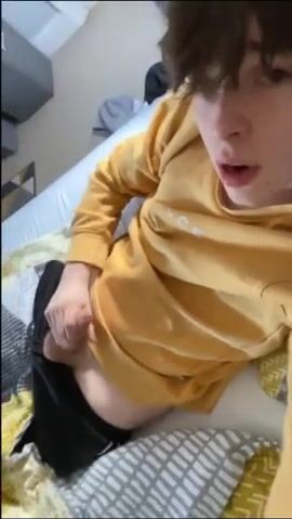 Adolescente en acción al aire libre