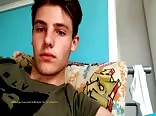 Ado se branle la grosse bite sur cam gay