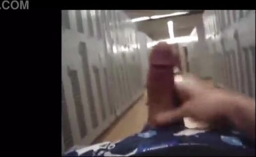 大学生のツインクが知らない人のボクサーでオナニー