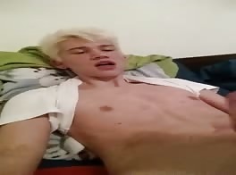 Weißhaariger junge roh gefickt