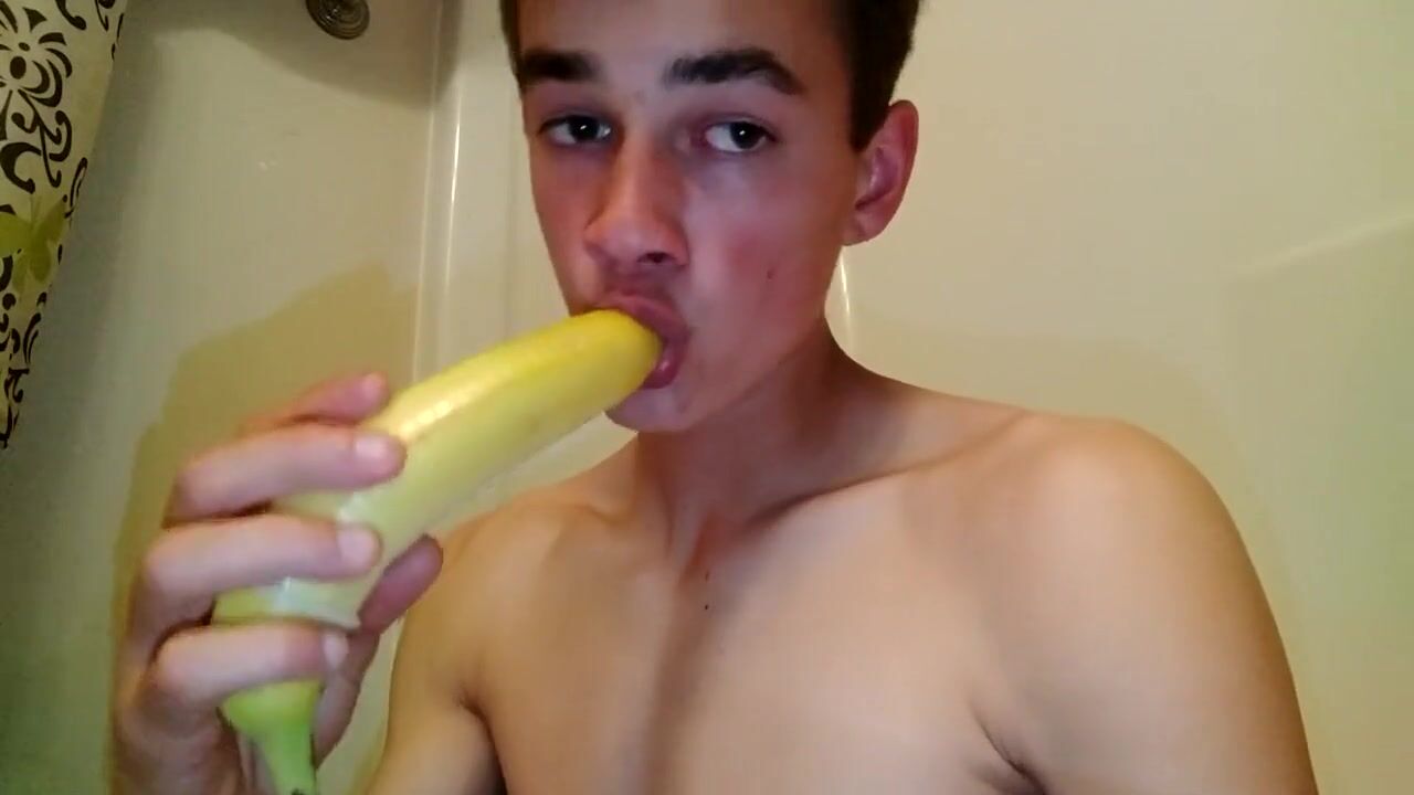 Banana boy cam twink gets pounded raw