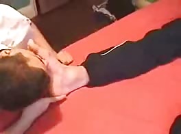 عبادة أقدام الفتى
