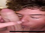 Namorado gay engole uma gozada