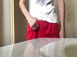 オナニーして射精：少年のポルノ