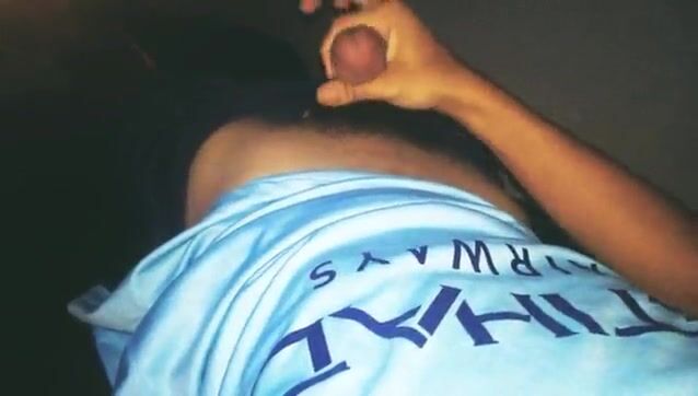 Ados en maillots qui couinent et gémissent