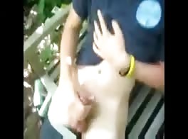 Branlette avec ejaculation