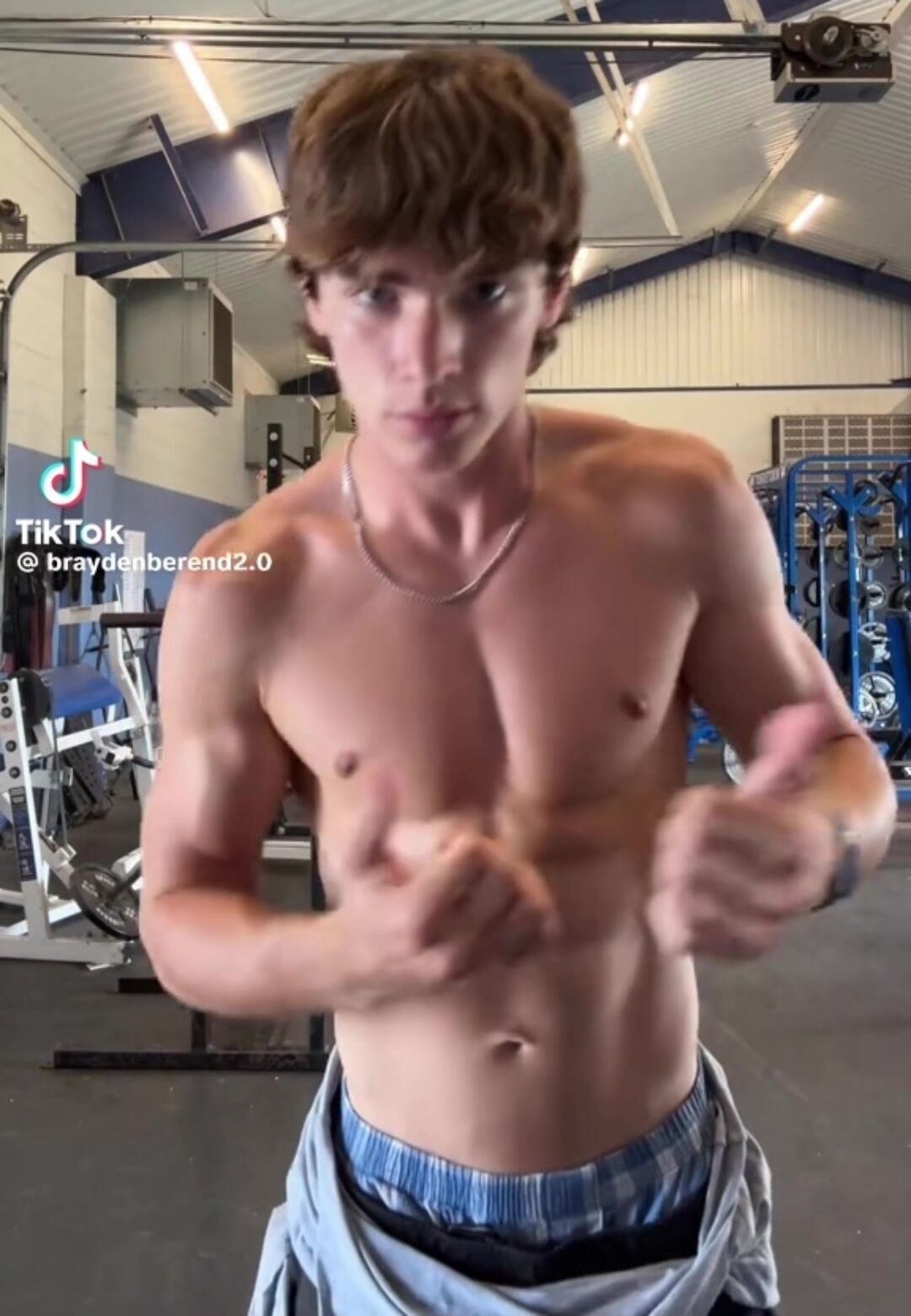 Brayden berend tiktok bareback twink papá músculo polla