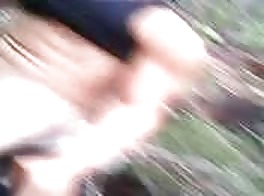Twink brasileño se come la polla musculosa de papi sin condón