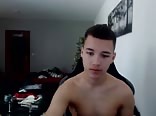 可愛いブラジル少年ケイが見せびらかす