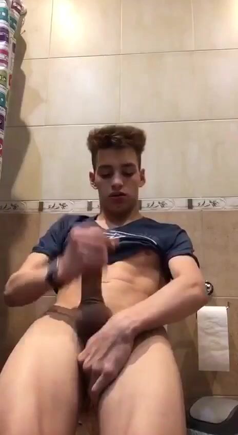 Brazilian twink selfsucks and jerks his uncut cock