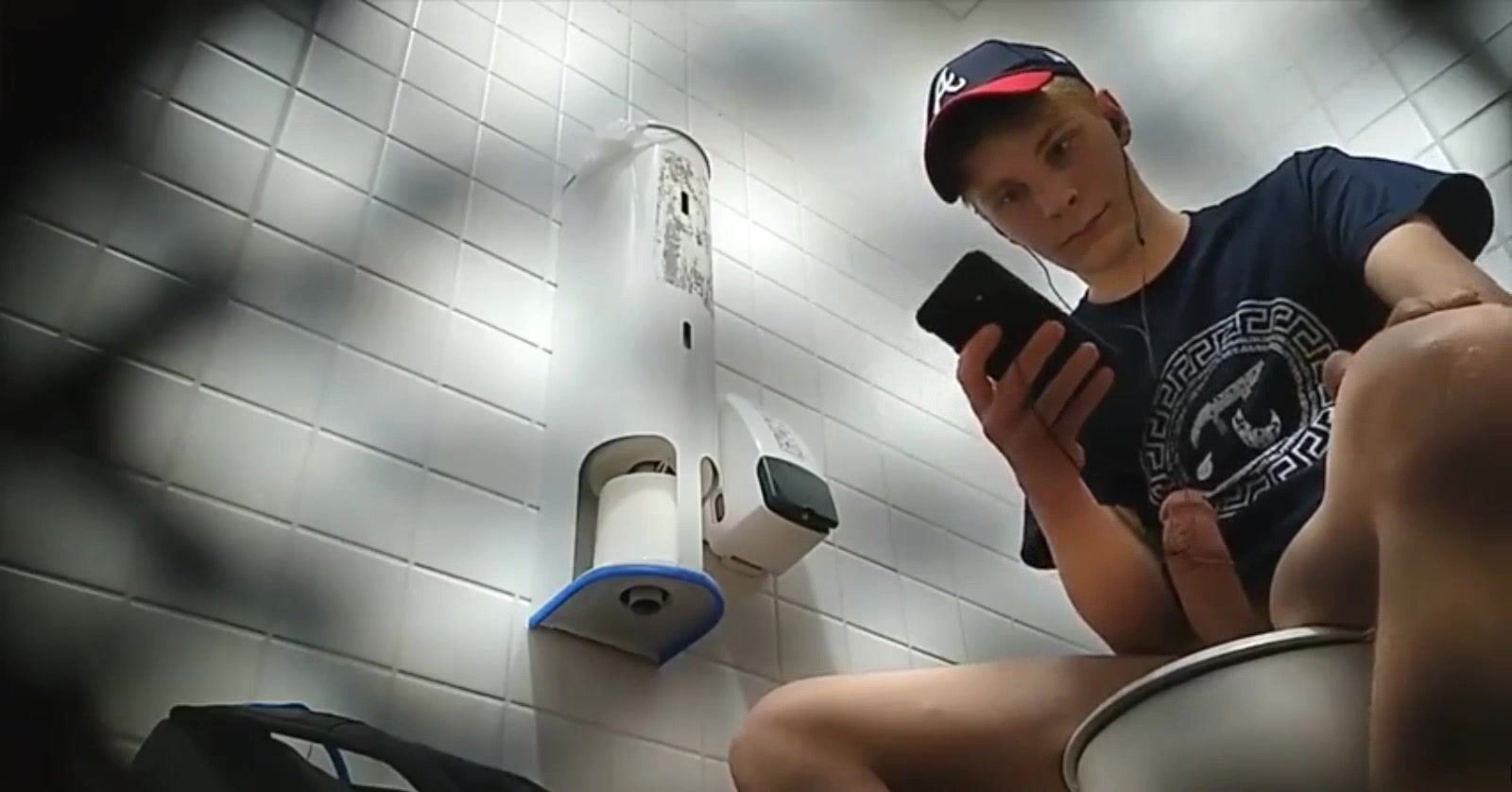 Ado défoncé dans les vestiaires 2