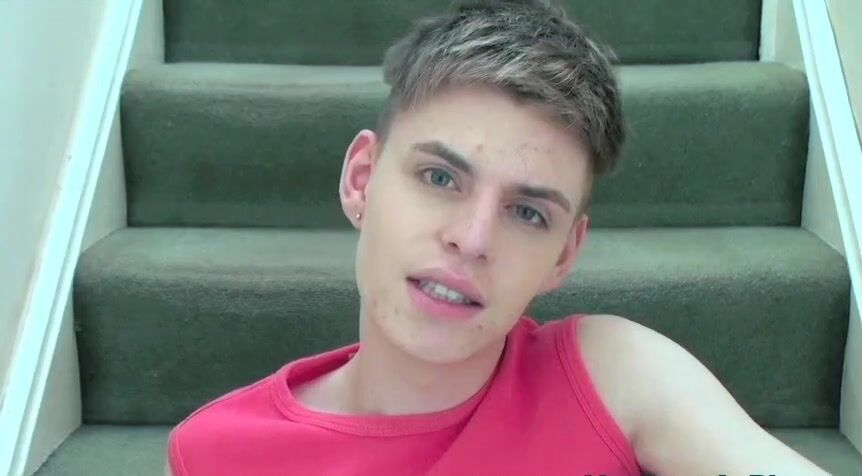 Süßer britischer twink tommy in bareback-schwanz-spaß
