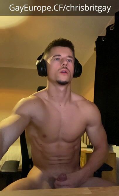 British muscular sportsman jerking off for the gays-)