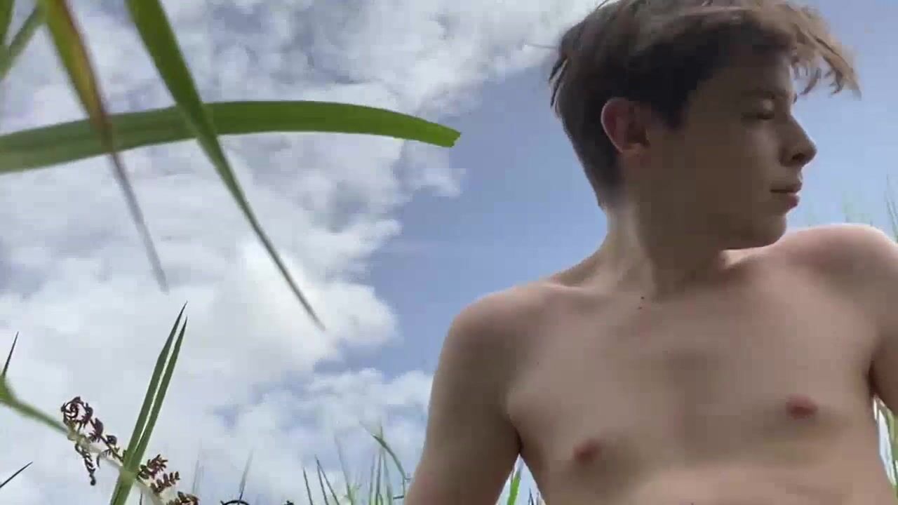 British twink takes it outdoors