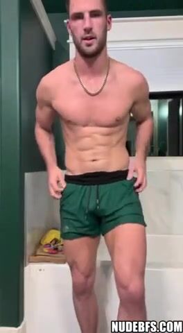 Ado toma el trasero de bro en la cara